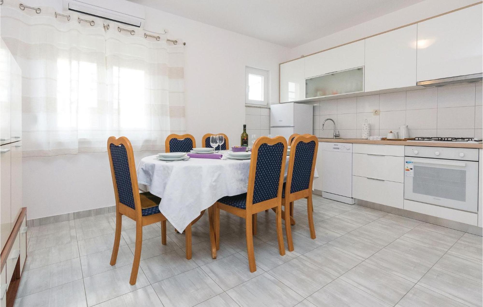 Stunning Home In Zadar With Kitchen Rom bilde